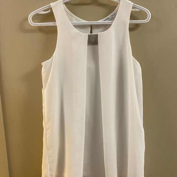 Beautiful white top with a bit of sparkle - Picture 1 of 4